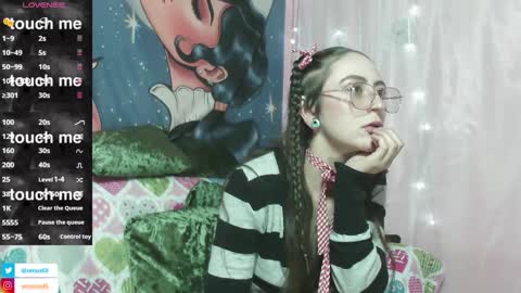 Snapshot of venuzxx chatting on 12/04/24, 11:24 . . online show from 12/04/24, 11:24