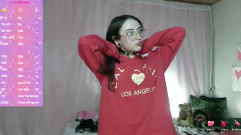 Snapshot of venuzxx chatting on 02/14/25, 12:03 . . online show from 02/14/25, 12:03