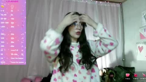 Snapshot of venuzxx chatting on 02/18/25, 11:33 . . online show from 02/18/25, 11:33