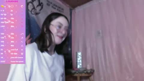 Snapshot of venuzxx chatting on 03/10/25, 12:15 . . online show from 03/10/25, 12:15