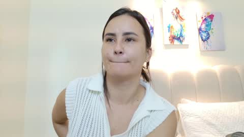 Snapshot of veraschmidt chatting on 05/25/26, 12:33 Vera online show from 05/25/26, 12:33