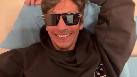 Snapshot of vergasjuan chatting on 12/18/25, 06:25 Juan Vergas online show from 12/18/25, 06:25