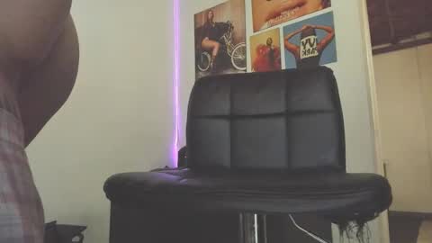 Snapshot of vergonxx_ chatting on 10/22/25, 08:30 sarah online show from 10/22/25, 08:30