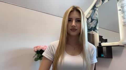 Snapshot of verlieleverton chatting on 04/06/26, 09:54 Elisa online show from 04/06/26, 09:54