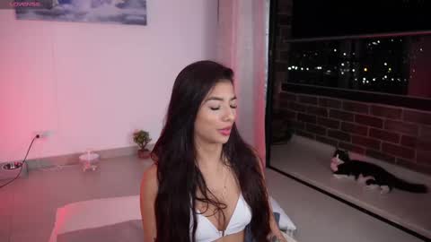 Snapshot of vero_cam chatting on 02/27/25, 12:54 vero_cam online show from 02/27/25, 12:54