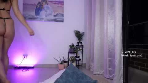 Snapshot of vero_cam chatting on 11/14/25, 01:37 vero_cam online show from 11/14/25, 01:37