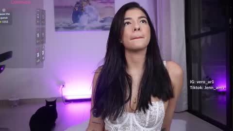 Snapshot of vero_cam chatting on 11/20/25, 11:48 vero_cam online show from 11/20/25, 11:48