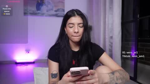 Snapshot of vero_cam chatting on 12/04/25, 01:59 vero_cam online show from 12/04/25, 01:59