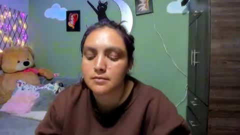 Snapshot of vero_jhonson chatting on 06/12/26, 02:43 karolina online show from 06/12/26, 02:43