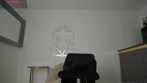 Snapshot of vero_lodge chatting on 10/25/25, 10:59 veronica online show from 10/25/25, 10:59