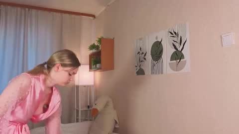 Snapshot of verocat chatting on 09/12/25, 04:12 Veronica online show from 09/12/25, 04:12