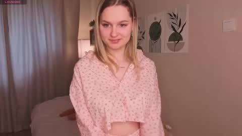 Snapshot of verocat chatting on 09/21/25, 06:26 Veronica online show from 09/21/25, 06:26