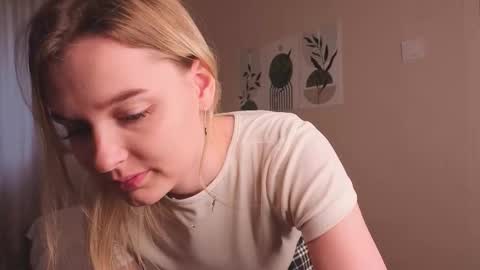 Snapshot of verocat chatting on 09/22/25, 06:26 Veronica online show from 09/22/25, 06:26