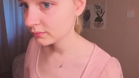 Snapshot of verocat chatting on 09/30/25, 05:01 Veronica online show from 09/30/25, 05:01