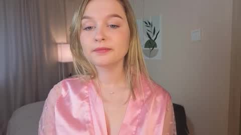 Snapshot of verocat chatting on 10/18/25, 06:26 Veronica online show from 10/18/25, 06:26