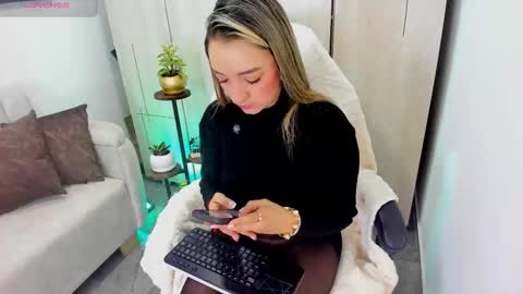 Catalina online show from 11/21/25, 01:32