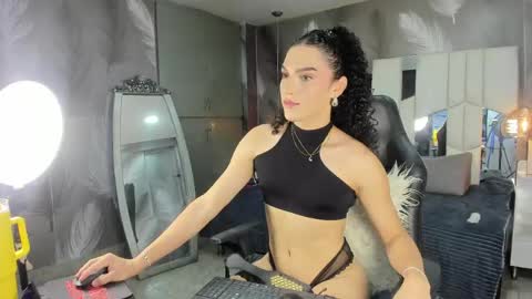 Snapshot of veronica_cutte chatting on 04/17/26, 12:35 Veronica online show from 04/17/26, 12:35