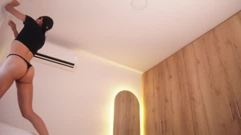 Veronica online show from 12/13/25, 07:53