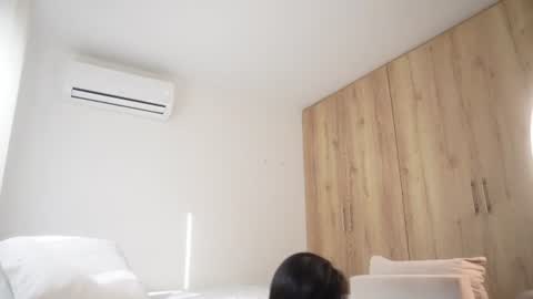 Veronica online show from 07/15/26, 12:54
