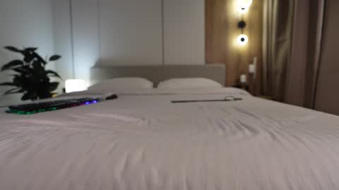 Veronica online show from 12/13/25, 07:53