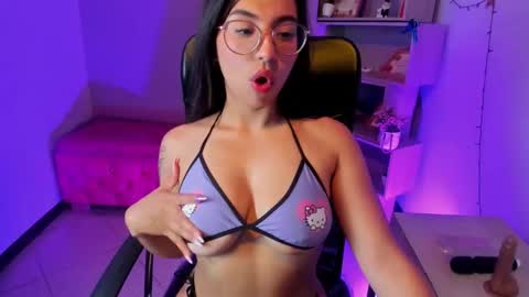 Snapshot of veronicacream_ chatting on 04/19/26, 10:23 VeronicaCream online show from 04/19/26, 10:23