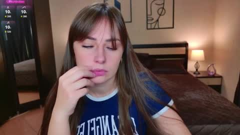 Snapshot of veronicafreman chatting on 10/21/25, 05:19 Veronica online show from 10/21/25, 05:19