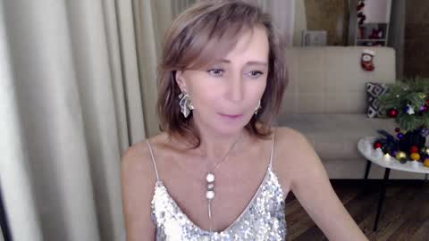 Snapshot of veronicagilbert chatting on 01/03/25, 11:46 Helen online show from 01/03/25, 11:46