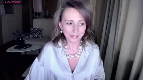 Snapshot of veronicagilbert chatting on 02/04/25, 04:59 Helen online show from 02/04/25, 04:59