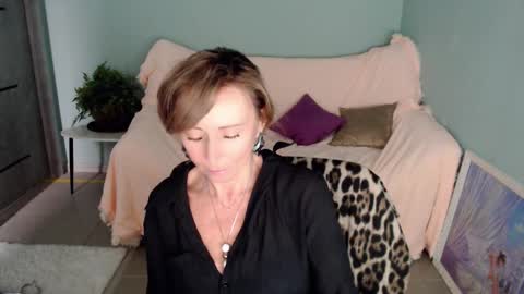 Snapshot of veronicagilbert chatting on 03/05/25, 12:11 Helen online show from 03/05/25, 12:11