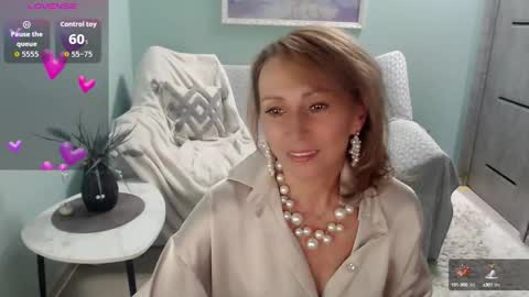 Snapshot of veronicagilbert chatting on 09/29/25, 05:23 Helen online show from 09/29/25, 05:23