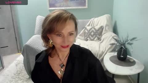 Snapshot of veronicagilbert chatting on 09/30/25, 05:45 Helen online show from 09/30/25, 05:45