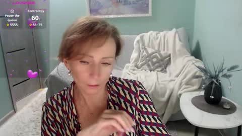 Snapshot of veronicagilbert chatting on 10/14/25, 05:52 Helen online show from 10/14/25, 05:52