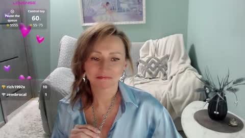 Snapshot of veronicagilbert chatting on 10/18/25, 06:16 Helen online show from 10/18/25, 06:16