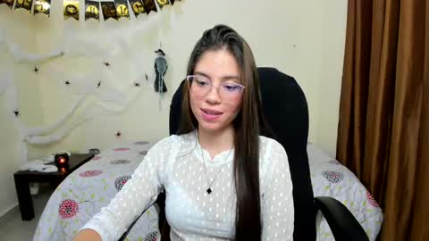 Snapshot of veronicamiller22 chatting on 10/27/25, 12:36 Veronica Miller online show from 10/27/25, 12:36