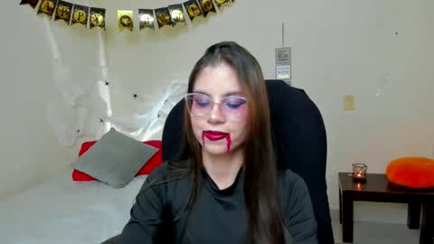 Snapshot of veronicamiller22 chatting on 10/31/25, 12:44 Veronica Miller online show from 10/31/25, 12:44