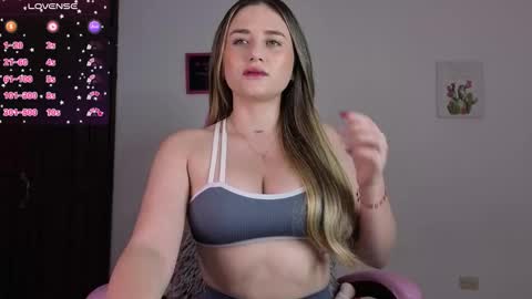 Snapshot of veronika__winslow_ chatting on 10/17/25, 03:20 Vero online show from 10/17/25, 03:20