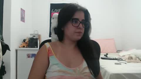 Snapshot of veruca99 chatting on 12/21/25, 01:02 veruca99 online show from 12/21/25, 01:02