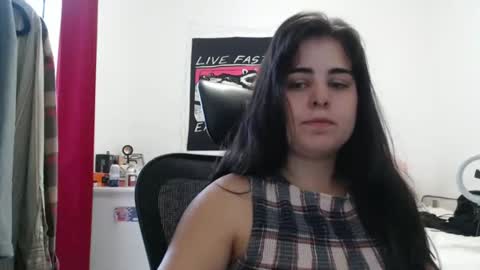 Snapshot of veruca99 chatting on 04/14/26, 01:17 veruca99 online show from 04/14/26, 01:17
