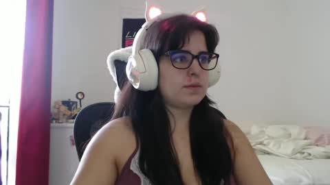 Snapshot of veruca99 chatting on 05/04/26, 12:45 veruca99 online show from 05/04/26, 12:45