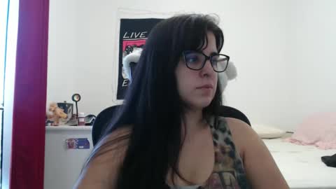 Snapshot of veruca99 chatting on 05/05/26, 01:08 veruca99 online show from 05/05/26, 01:08