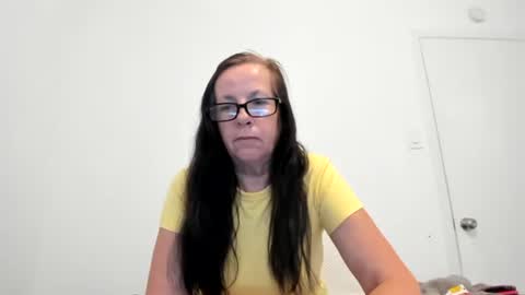Snapshot of verysassypeachgoddess chatting on 05/18/26, 12:33 verysassypeachgoddess online show from 05/18/26, 12:33