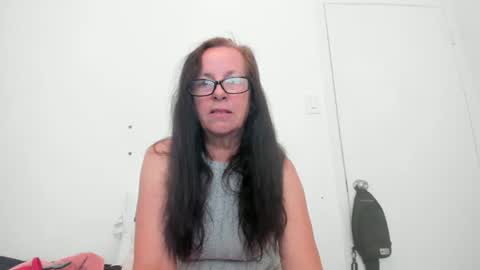 Snapshot of verysassypeachgoddess chatting on 05/26/26, 01:51 verysassypeachgoddess online show from 05/26/26, 01:51