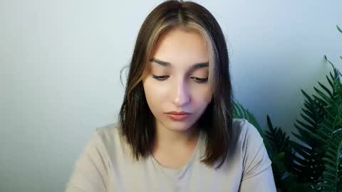 Snapshot of veryveryshygirl chatting on 10/08/25, 01:09 Ana online show from 10/08/25, 01:09