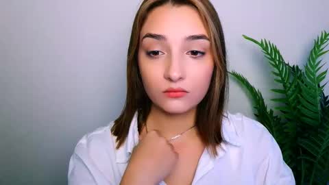 Snapshot of veryveryshygirl chatting on 12/17/25, 01:06 Ana online show from 12/17/25, 01:06