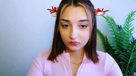 Snapshot of veryveryshygirl chatting on 12/18/25, 10:21 Ana online show from 12/18/25, 10:21