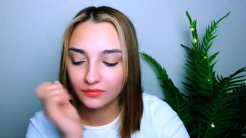 Snapshot of veryveryshygirl chatting on 01/05/26, 05:27 Ana online show from 01/05/26, 05:27