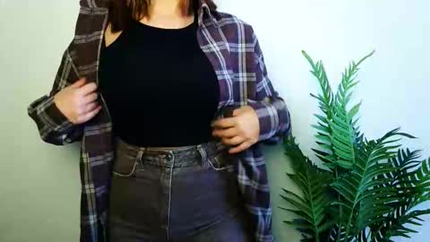 Snapshot of veryveryshygirl chatting on 01/10/26, 01:02 Ana online show from 01/10/26, 01:02