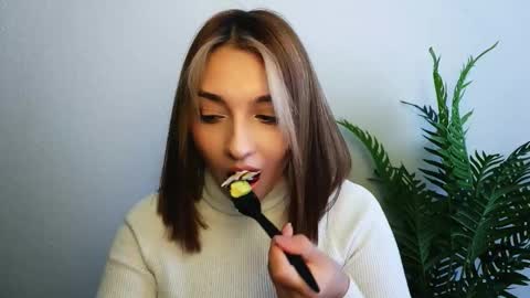 Snapshot of veryveryshygirl chatting on 01/15/26, 09:47 Ana online show from 01/15/26, 09:47