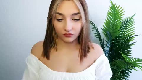 Snapshot of veryveryshygirl chatting on 02/19/26, 01:29 Ana online show from 02/19/26, 01:29