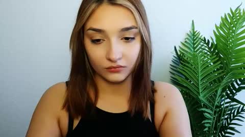 Snapshot of veryveryshygirl chatting on 03/04/26, 01:17 Ana online show from 03/04/26, 01:17